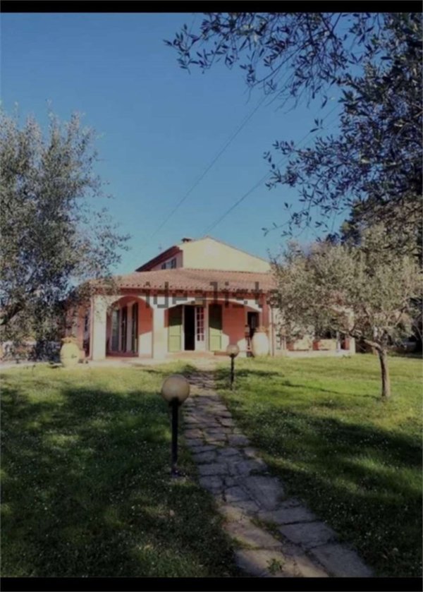 casa indipendente in vendita a Sarzana in zona Falcinello