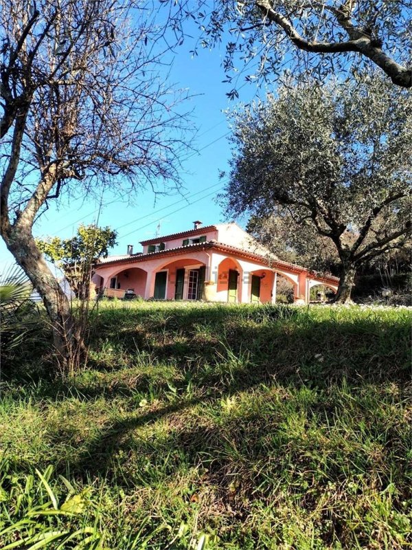 casa indipendente in vendita a Sarzana