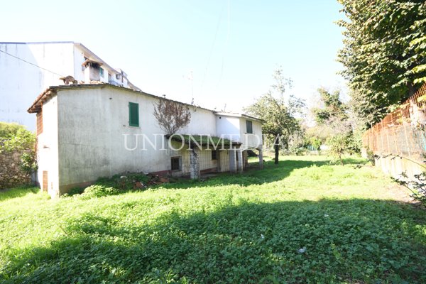 casa indipendente in vendita a Sarzana