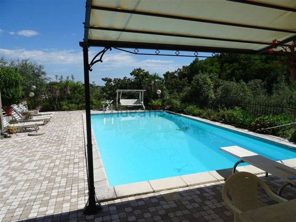 casa indipendente in vendita a Sarzana