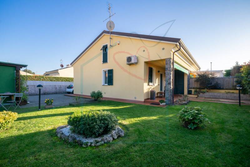 casa indipendente in vendita a Sarzana in zona San Lazzaro