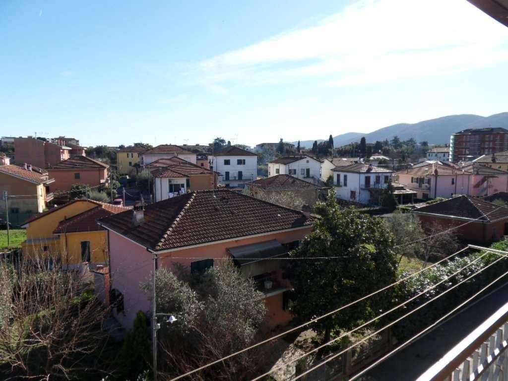 appartamento in vendita a Sarzana in zona Falcinello