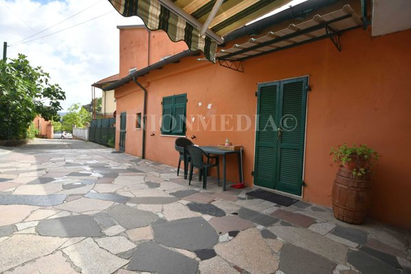 casa indipendente in vendita a Sarzana