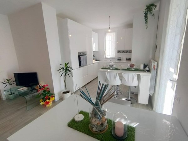 casa indipendente in vendita a Sarzana