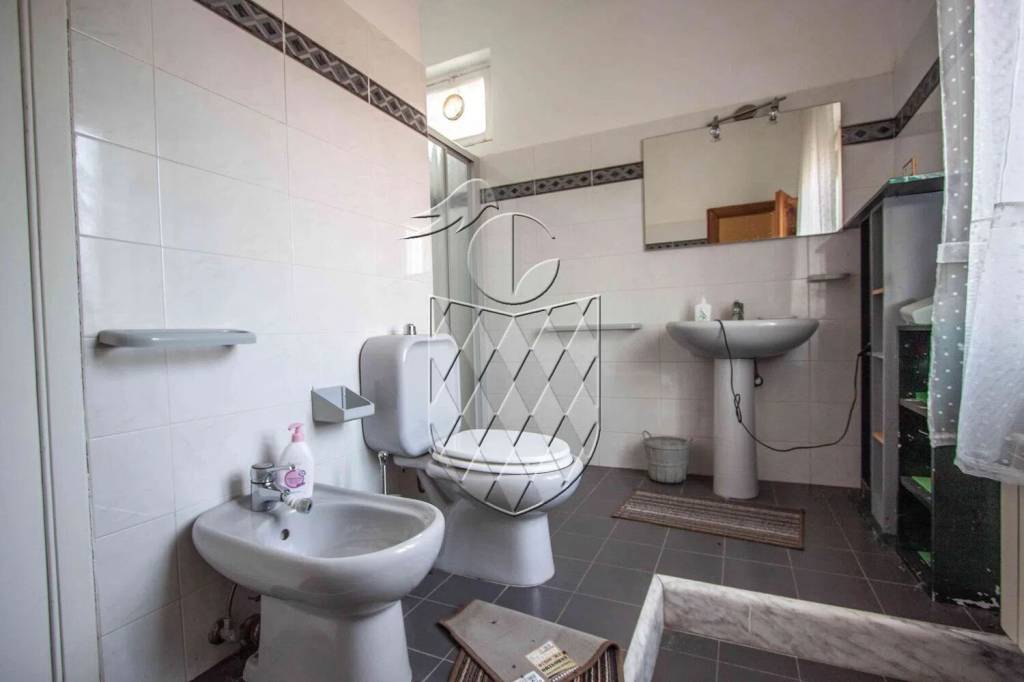 casa indipendente in vendita a Sarzana