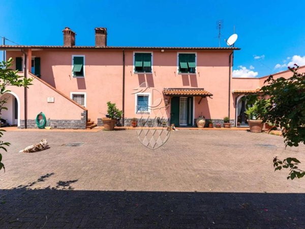 casa indipendente in vendita a Sarzana