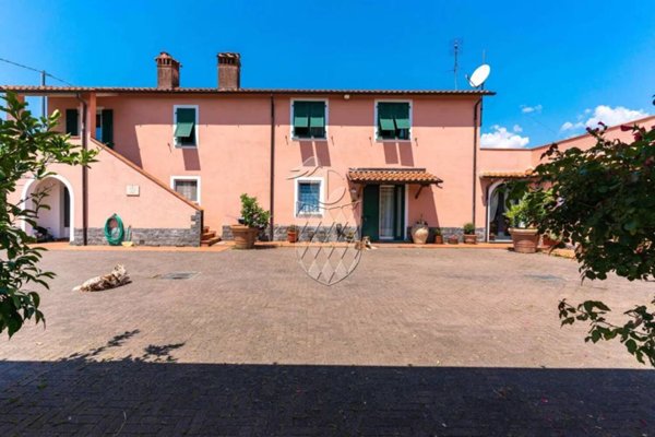casa indipendente in vendita a Sarzana