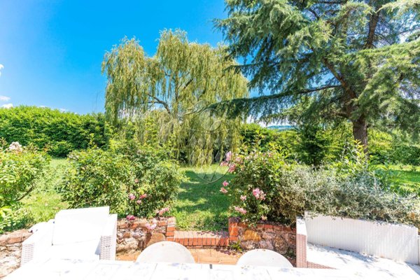 casa indipendente in vendita a Sarzana