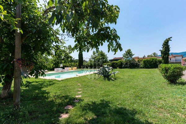 casa indipendente in vendita a Sarzana