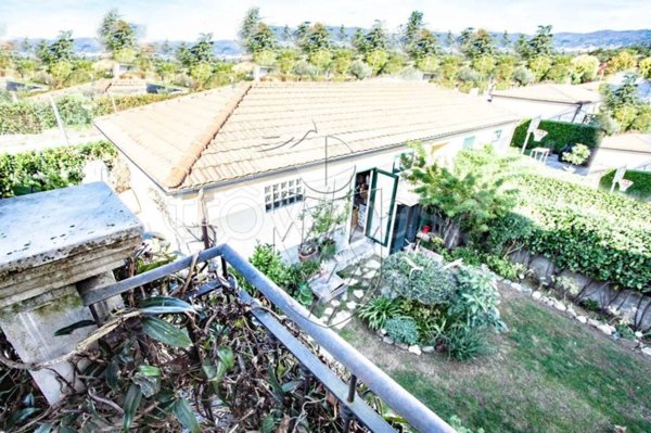 casa indipendente in vendita a Sarzana