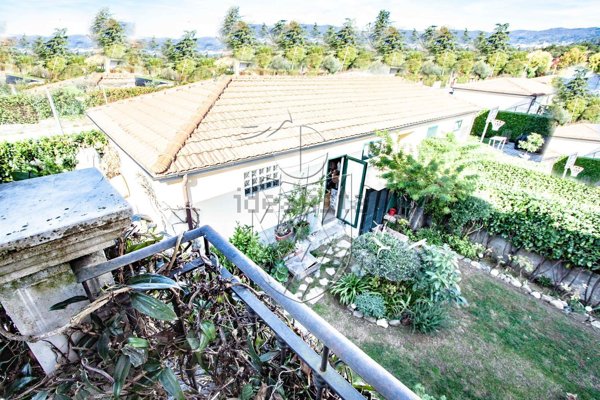 casa indipendente in vendita a Sarzana