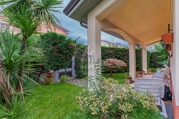 casa semindipendente in vendita a Sarzana in zona San Lazzaro