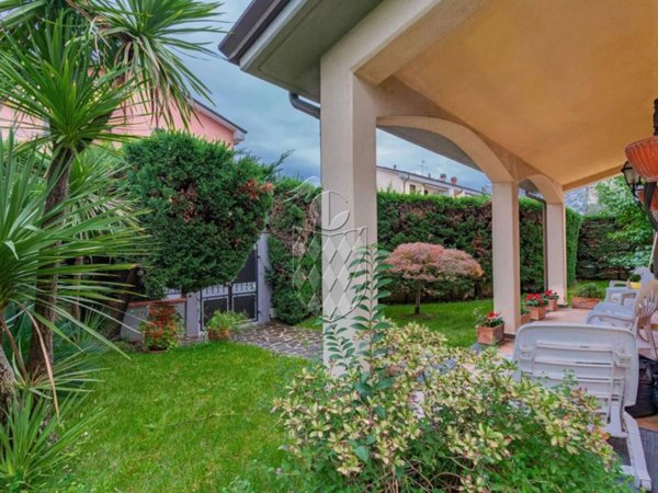 casa semindipendente in vendita a Sarzana in zona San Lazzaro