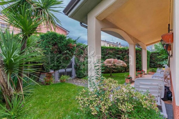 casa indipendente in vendita a Sarzana in zona San Lazzaro