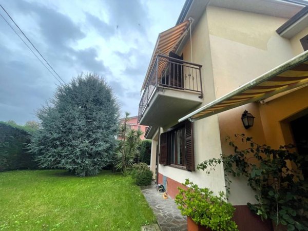 casa indipendente in vendita a Sarzana in zona San Lazzaro