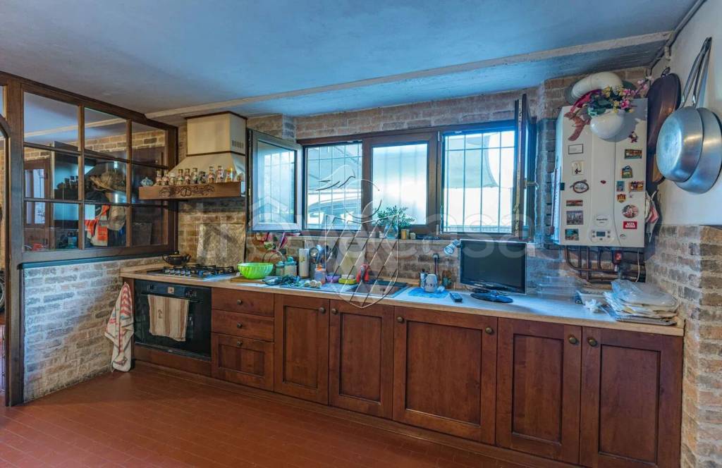 casa indipendente in vendita a Sarzana