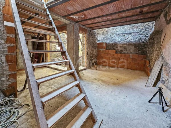 casa indipendente in vendita a Sarzana