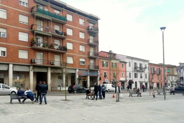 locale commerciale in vendita a Sarzana