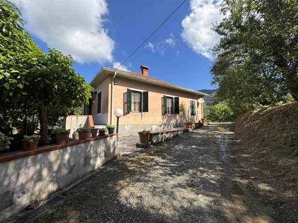 casa indipendente in vendita a Sarzana