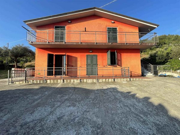 casa indipendente in vendita a Sarzana in zona Falcinello
