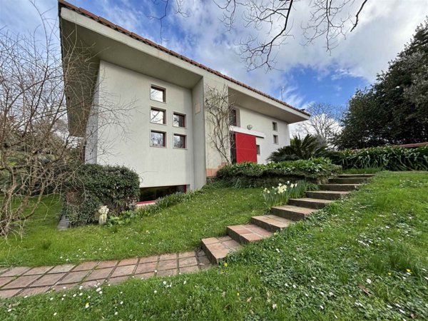 casa indipendente in vendita a Sarzana