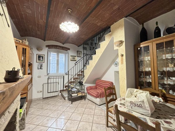 casa indipendente in vendita a Sarzana