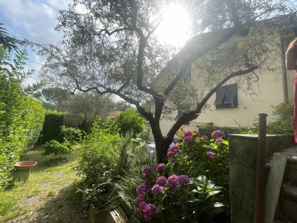 casa indipendente in vendita a Sarzana