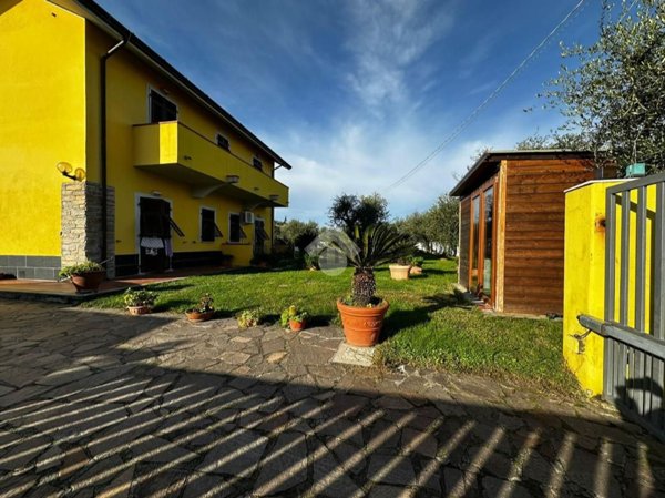 casa semindipendente in vendita a Sarzana in zona San Lazzaro