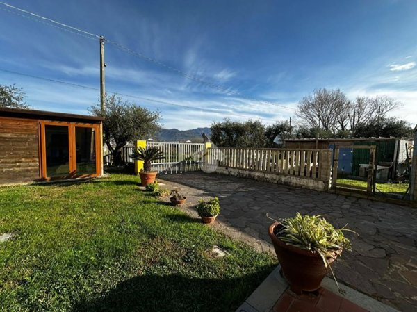 casa semindipendente in vendita a Sarzana in zona San Lazzaro