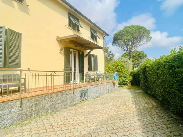 casa indipendente in vendita a Sarzana