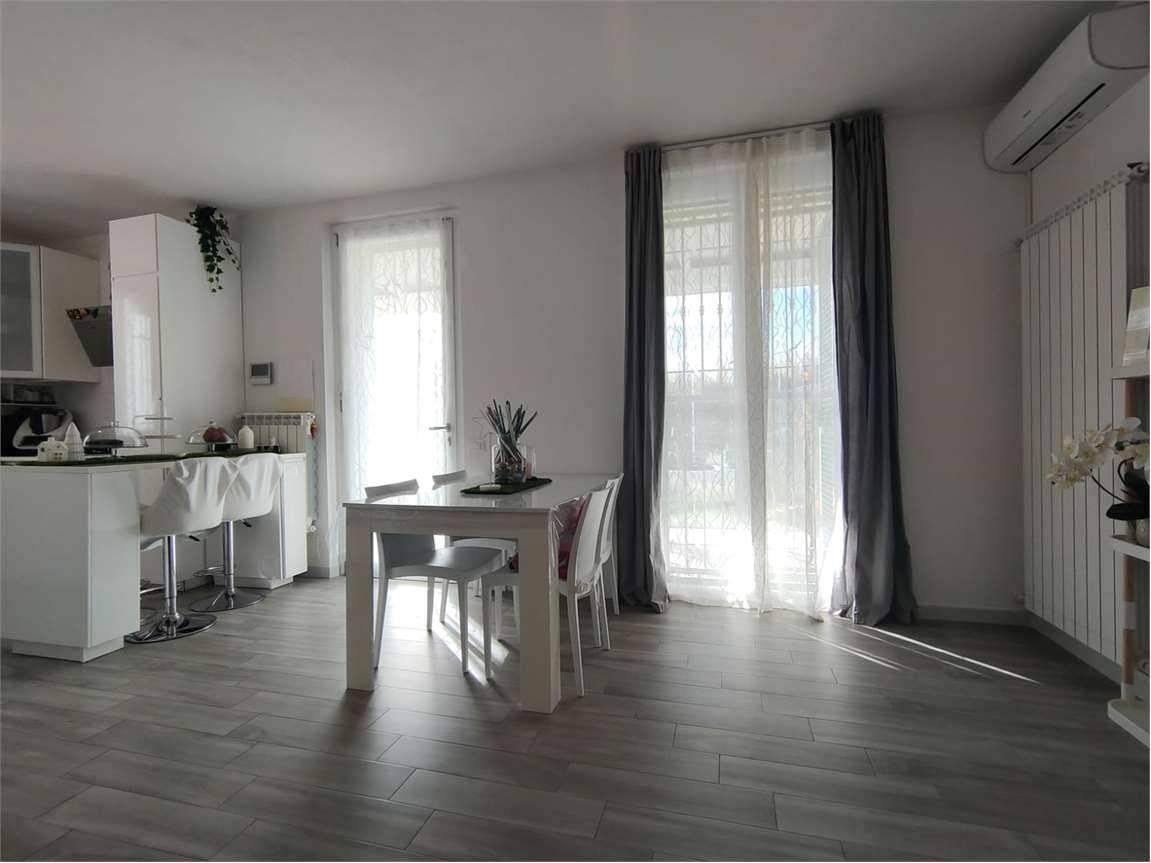 casa indipendente in vendita a Sarzana