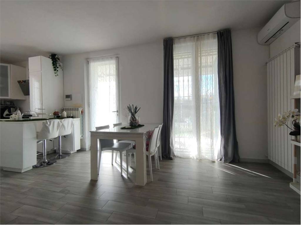 casa indipendente in vendita a Sarzana