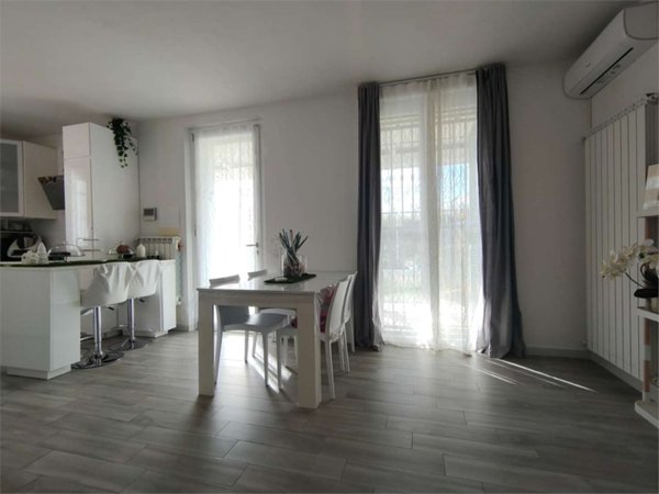 casa indipendente in vendita a Sarzana