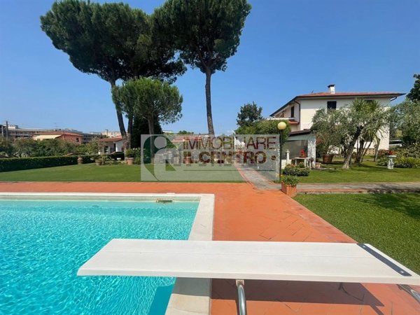 casa indipendente in vendita a Sarzana