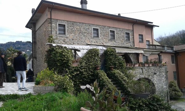 pentavano in vendita a Sarzana