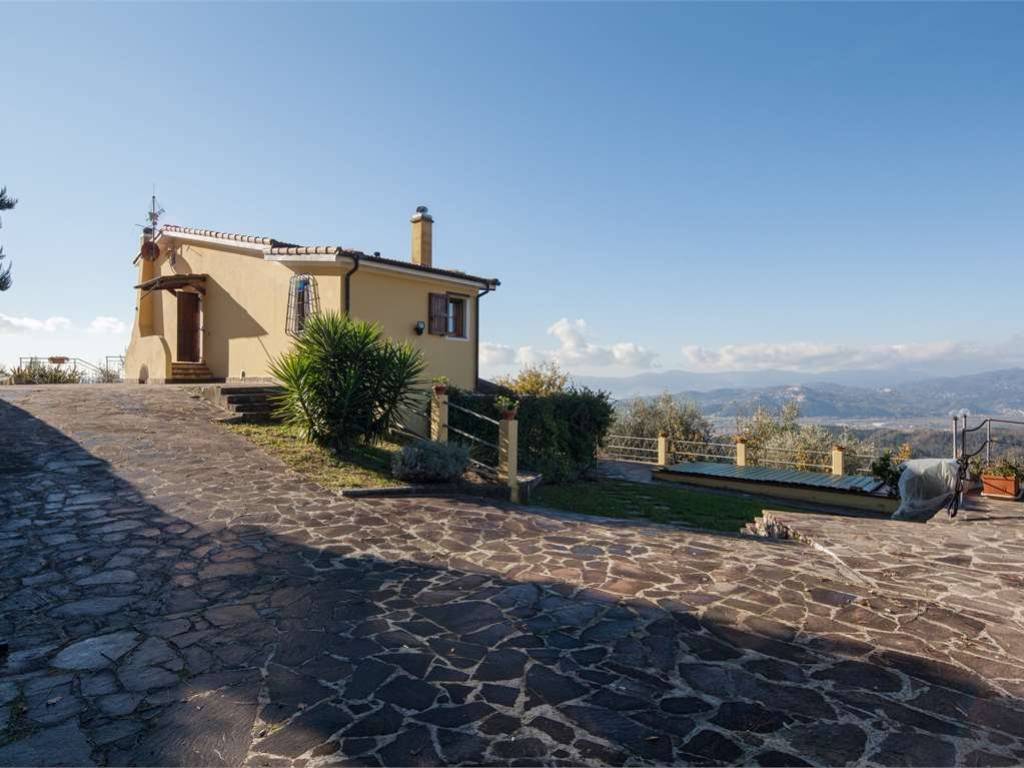 casa indipendente in vendita a Sarzana