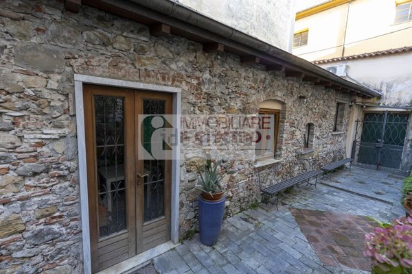 casa indipendente in vendita a Sarzana