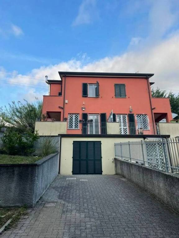 casa indipendente in vendita a Sarzana