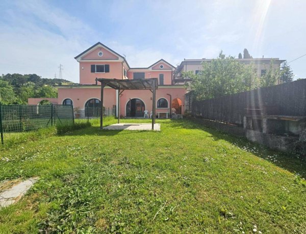 casa indipendente in vendita a Sarzana in zona Falcinello