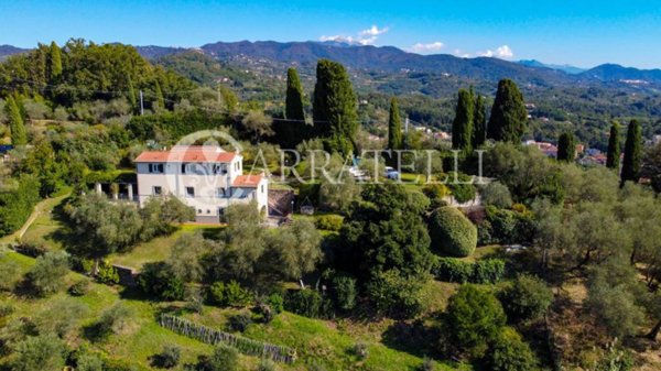 casa indipendente in vendita a Sarzana