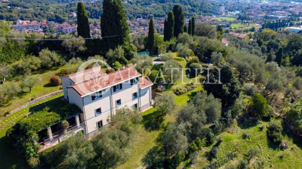 casa indipendente in vendita a Sarzana