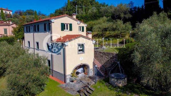 casa indipendente in vendita a Sarzana
