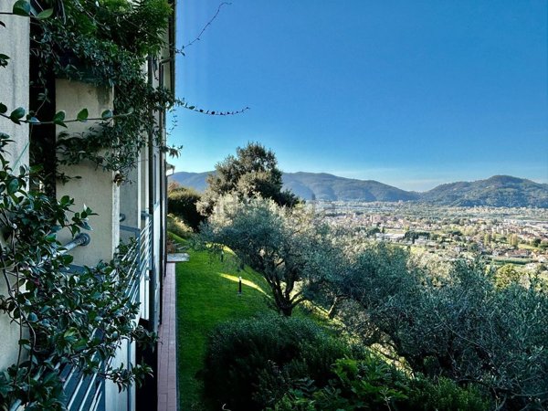 casa indipendente in vendita a Sarzana