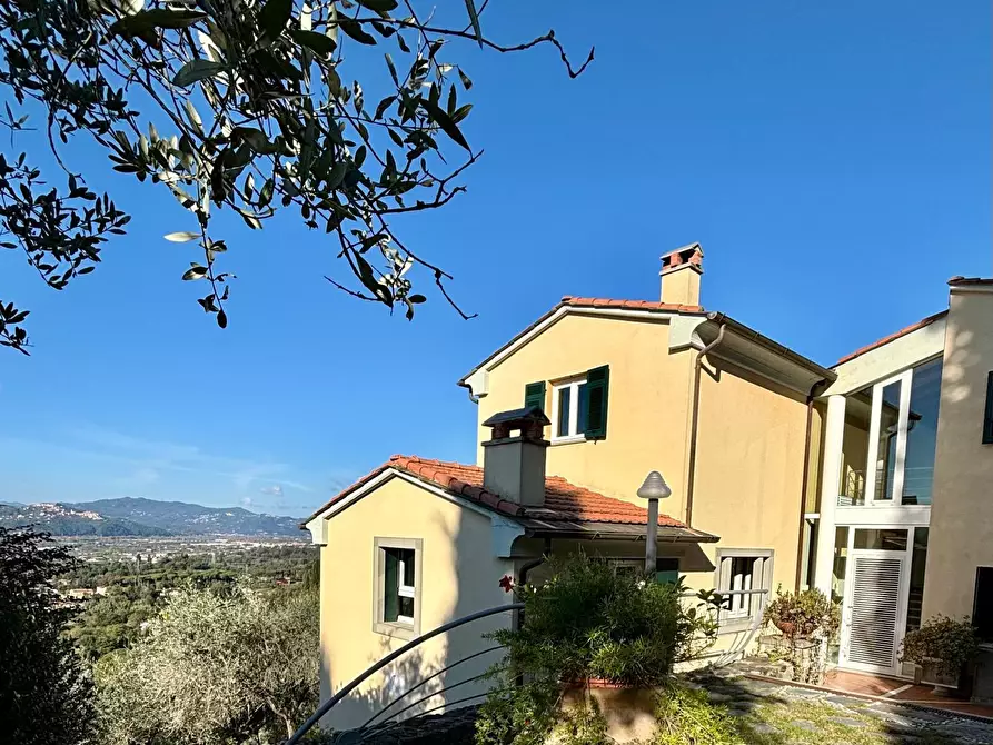 casa indipendente in vendita a Sarzana
