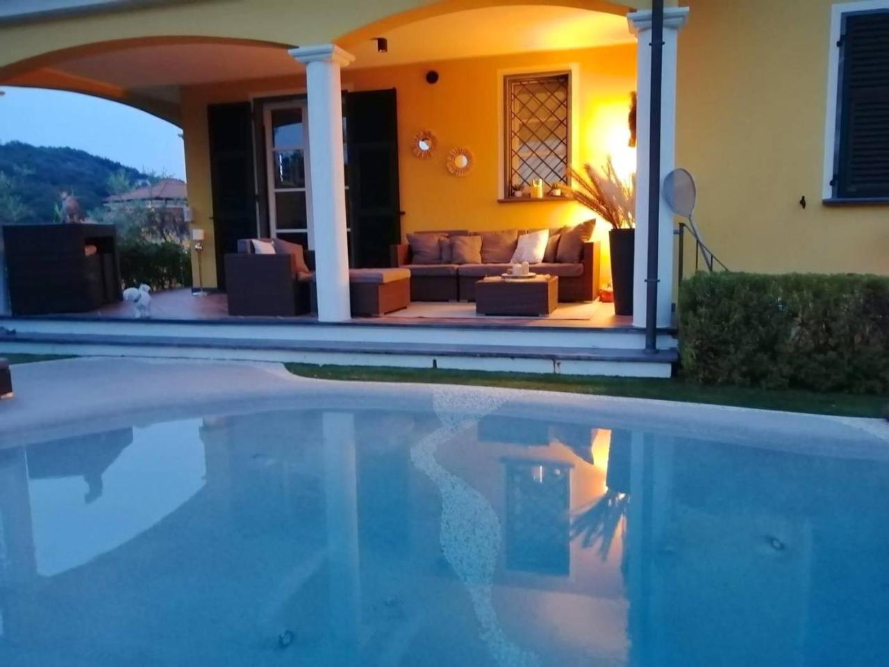 casa indipendente in vendita a Sarzana
