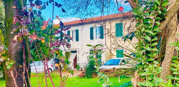 casa indipendente in vendita a Sarzana