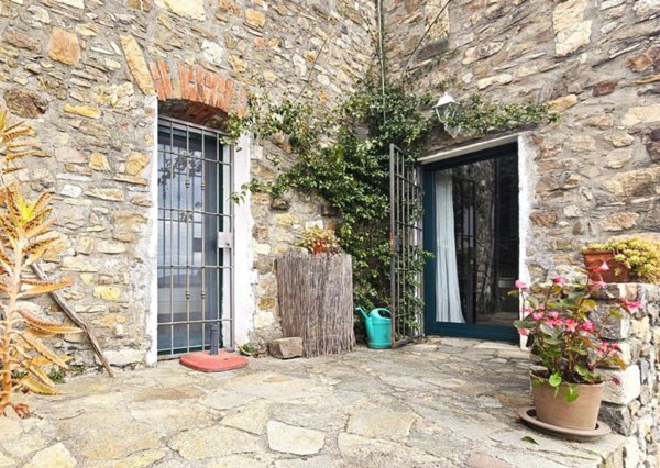 casa indipendente in vendita a Sarzana in zona Falcinello