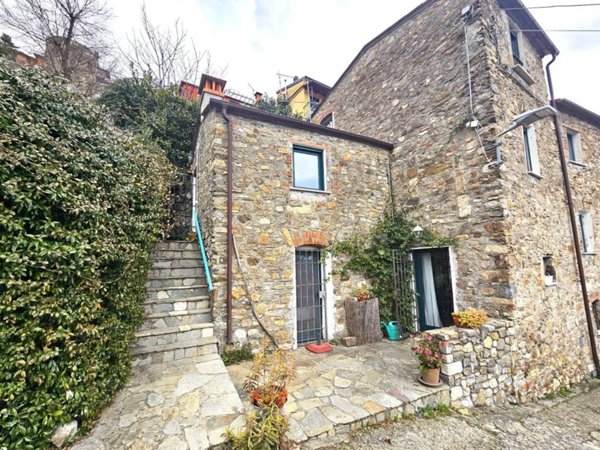 casa indipendente in vendita a Sarzana in zona Falcinello
