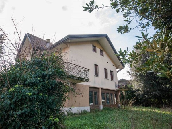 casa indipendente in vendita a Sarzana in zona Falcinello