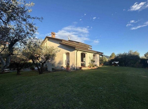 casa indipendente in vendita a Sarzana in zona San Lazzaro